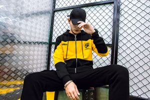 潮品牌男視頻（點(diǎn)擊播放）